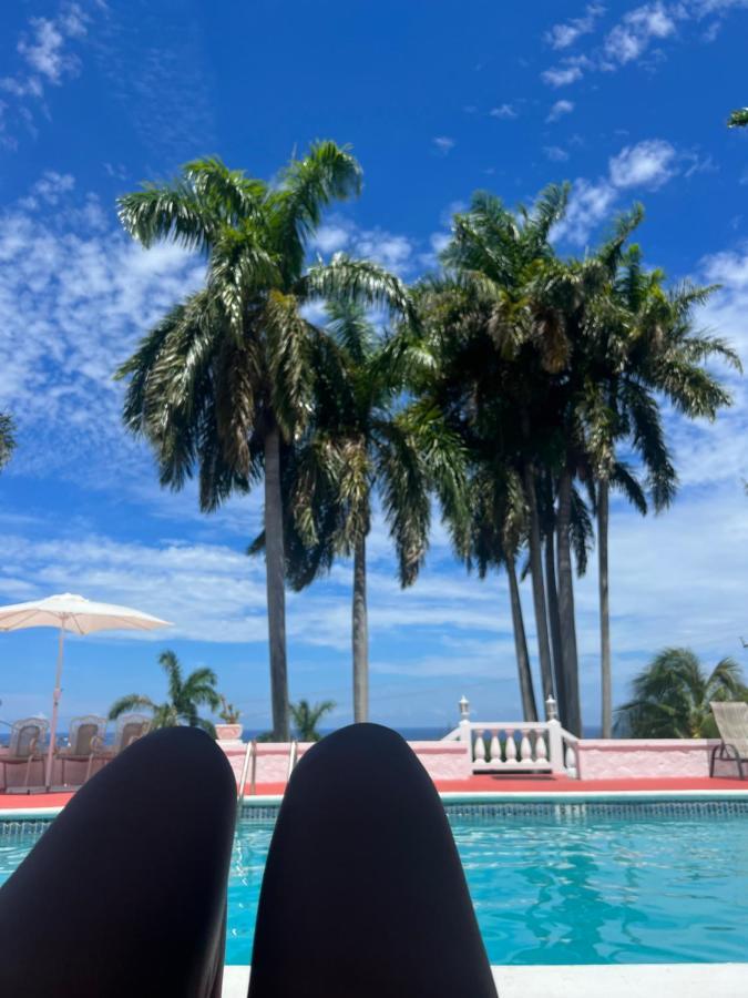 Peaceful Palms Montego Bay Hotel Bagian luar foto