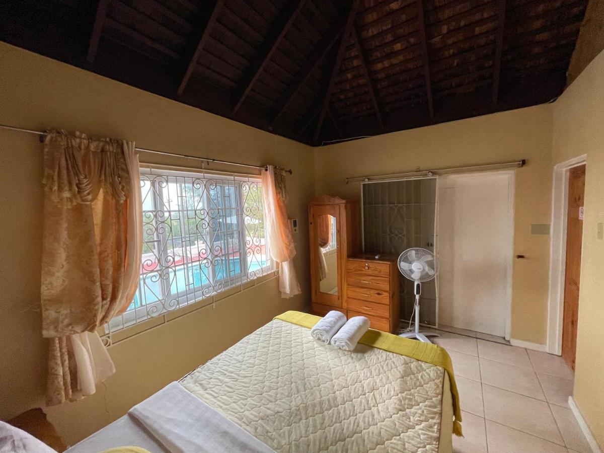Peaceful Palms Montego Bay Hotel Bagian luar foto