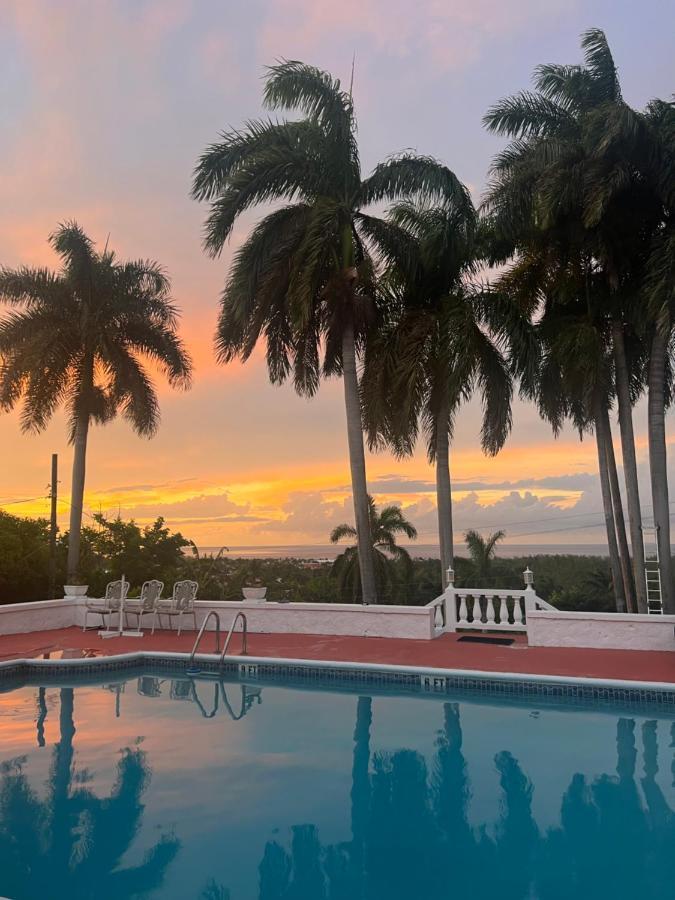 Peaceful Palms Montego Bay Hotel Bagian luar foto