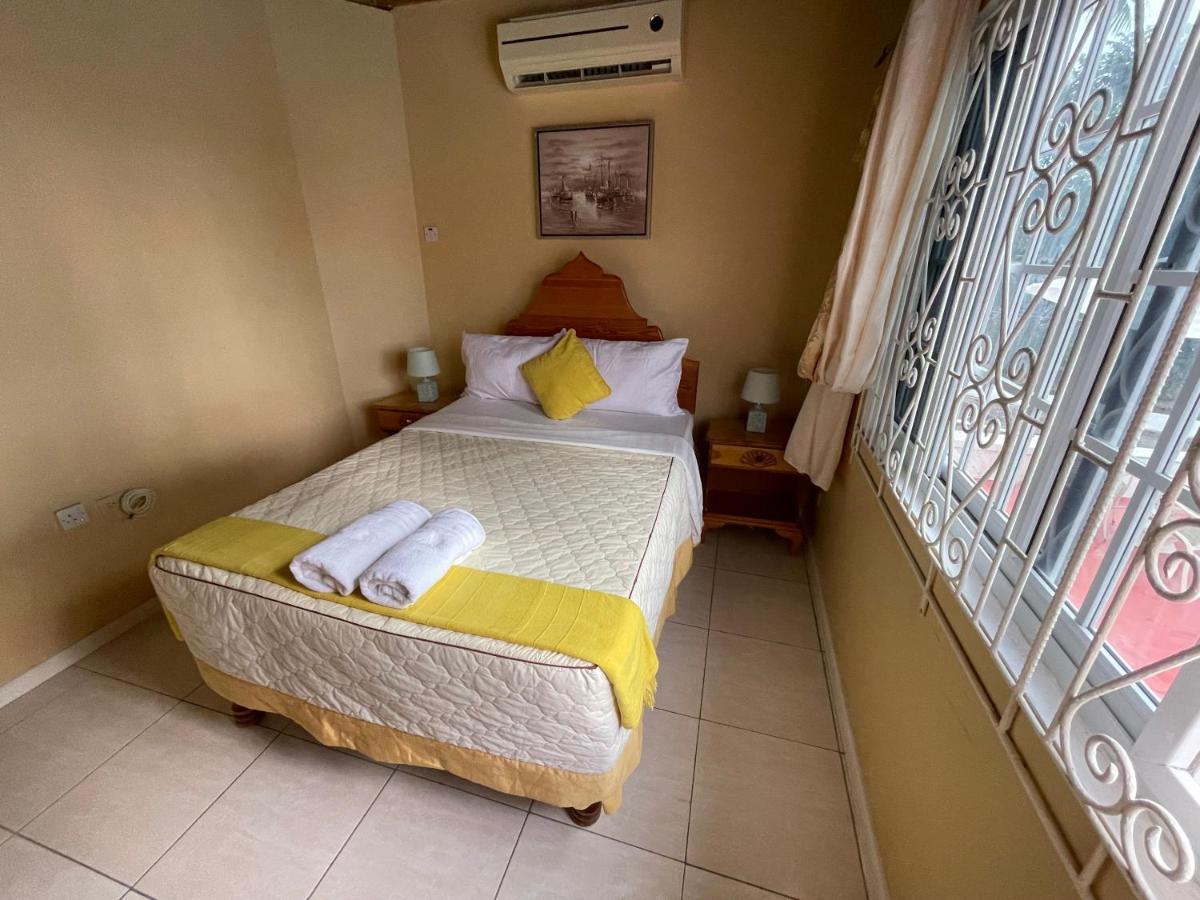 Peaceful Palms Montego Bay Hotel Bagian luar foto