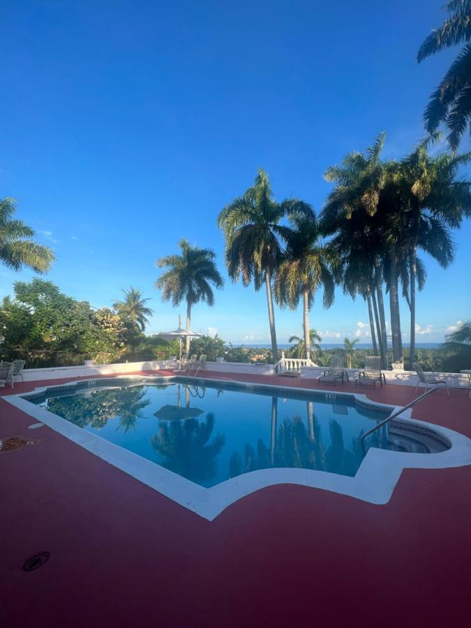 Peaceful Palms Montego Bay Hotel Bagian luar foto