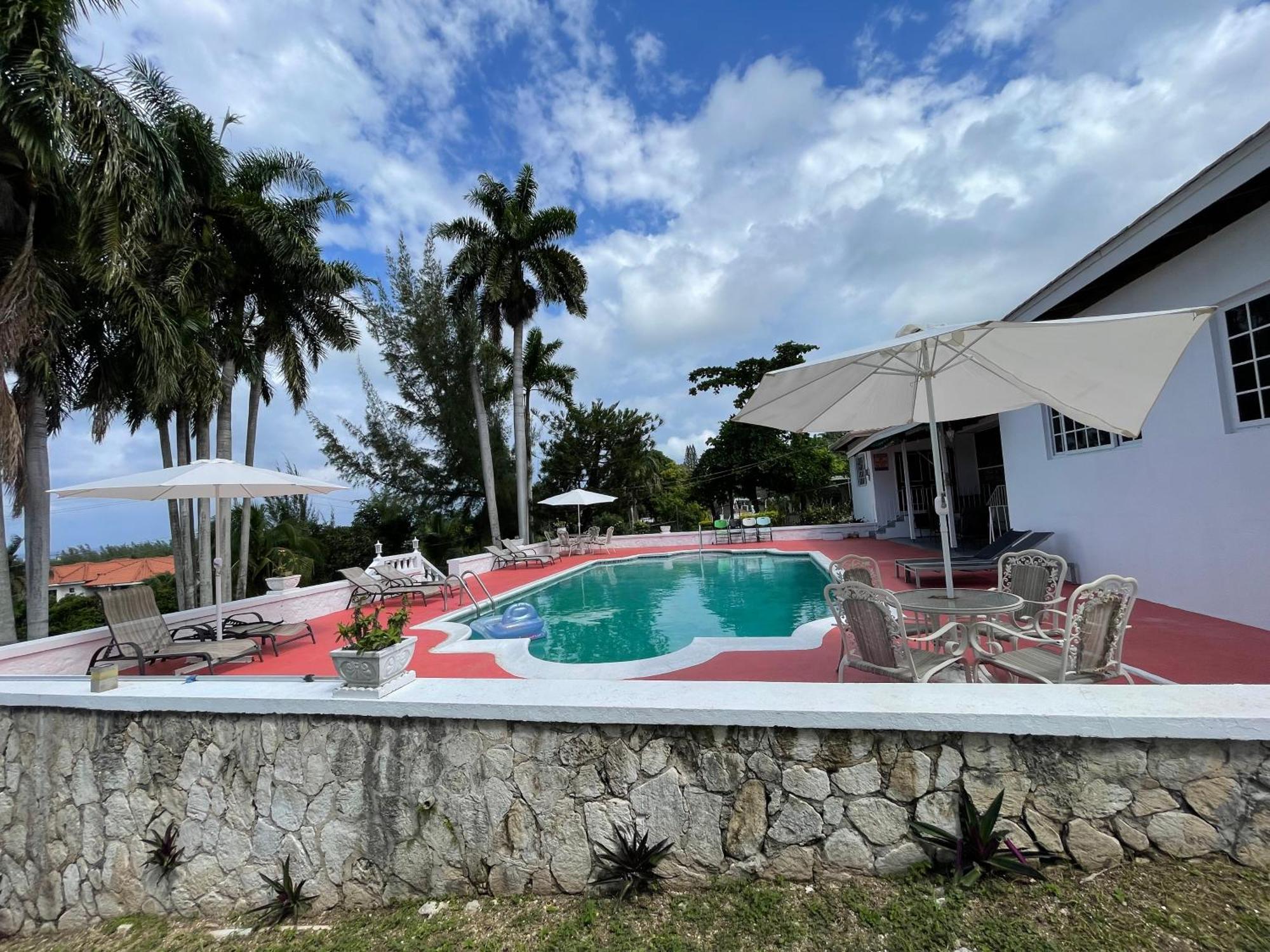 Peaceful Palms Montego Bay Hotel Bagian luar foto