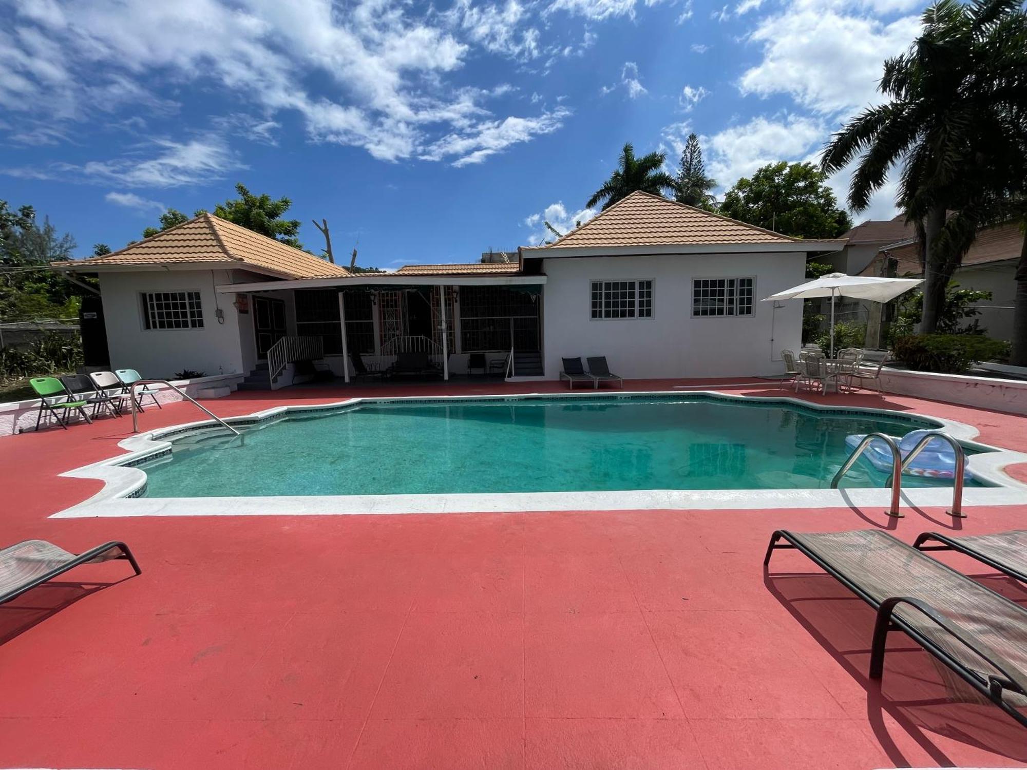Peaceful Palms Montego Bay Hotel Bagian luar foto